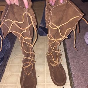 Minnetonka women’s size 7 knee high moccasin boots